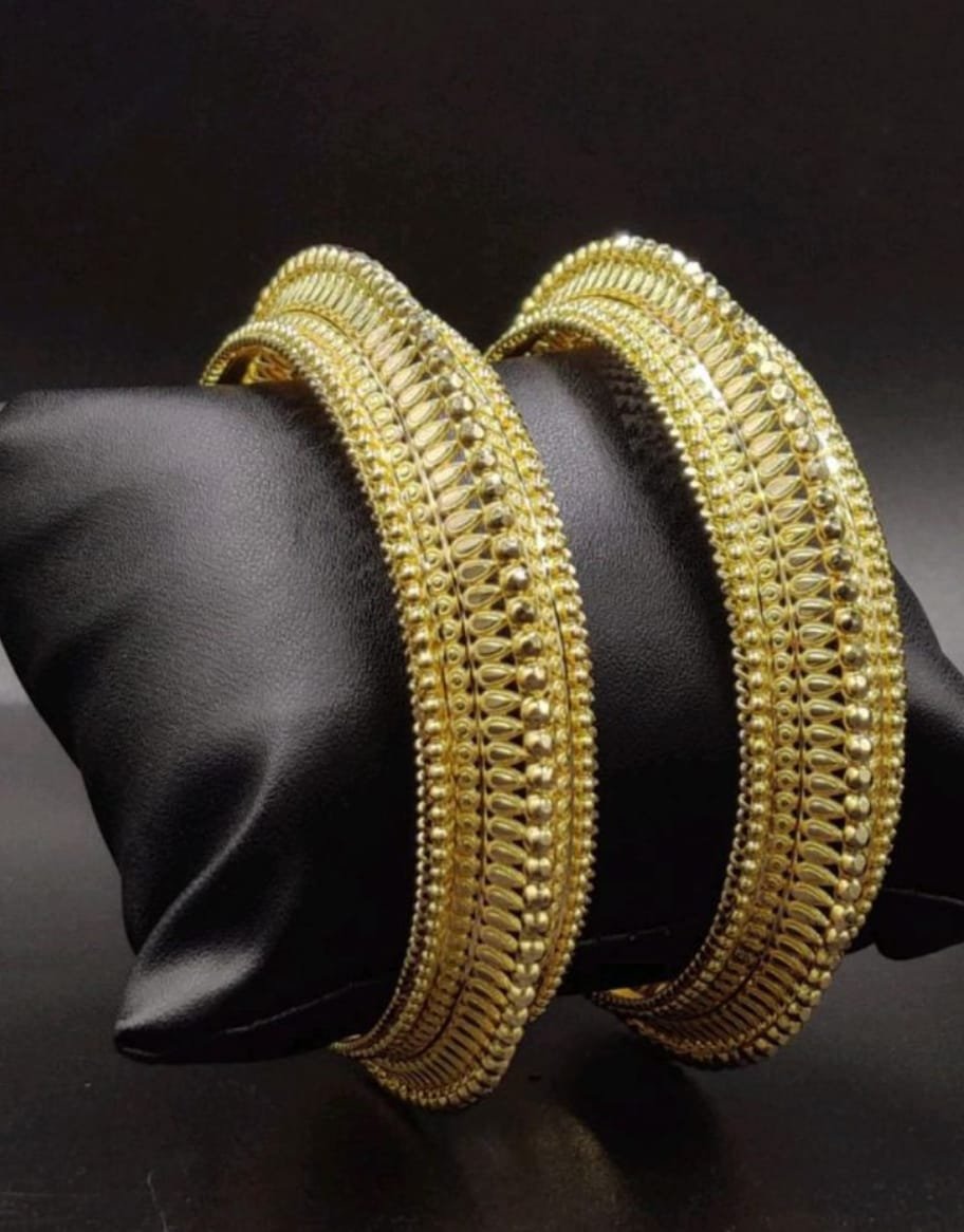Toda Pattern Gold Bangles